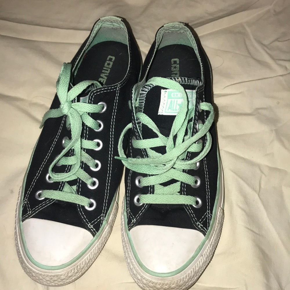 Women’s size 8 black & teal converse